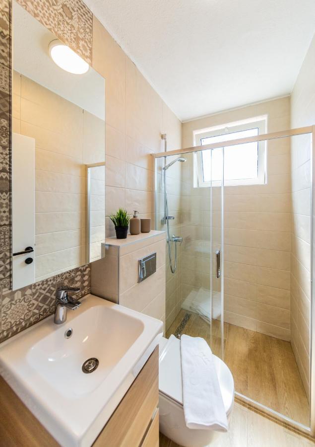 Seaside Apartma *